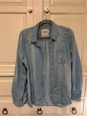 Mossimo Supply Co. Light Blue Chambray Button-Down Shirt